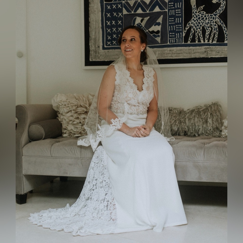 Tadashi Shoji Wedding Dress Size 4 (street size 6) - EXCELLENT condition